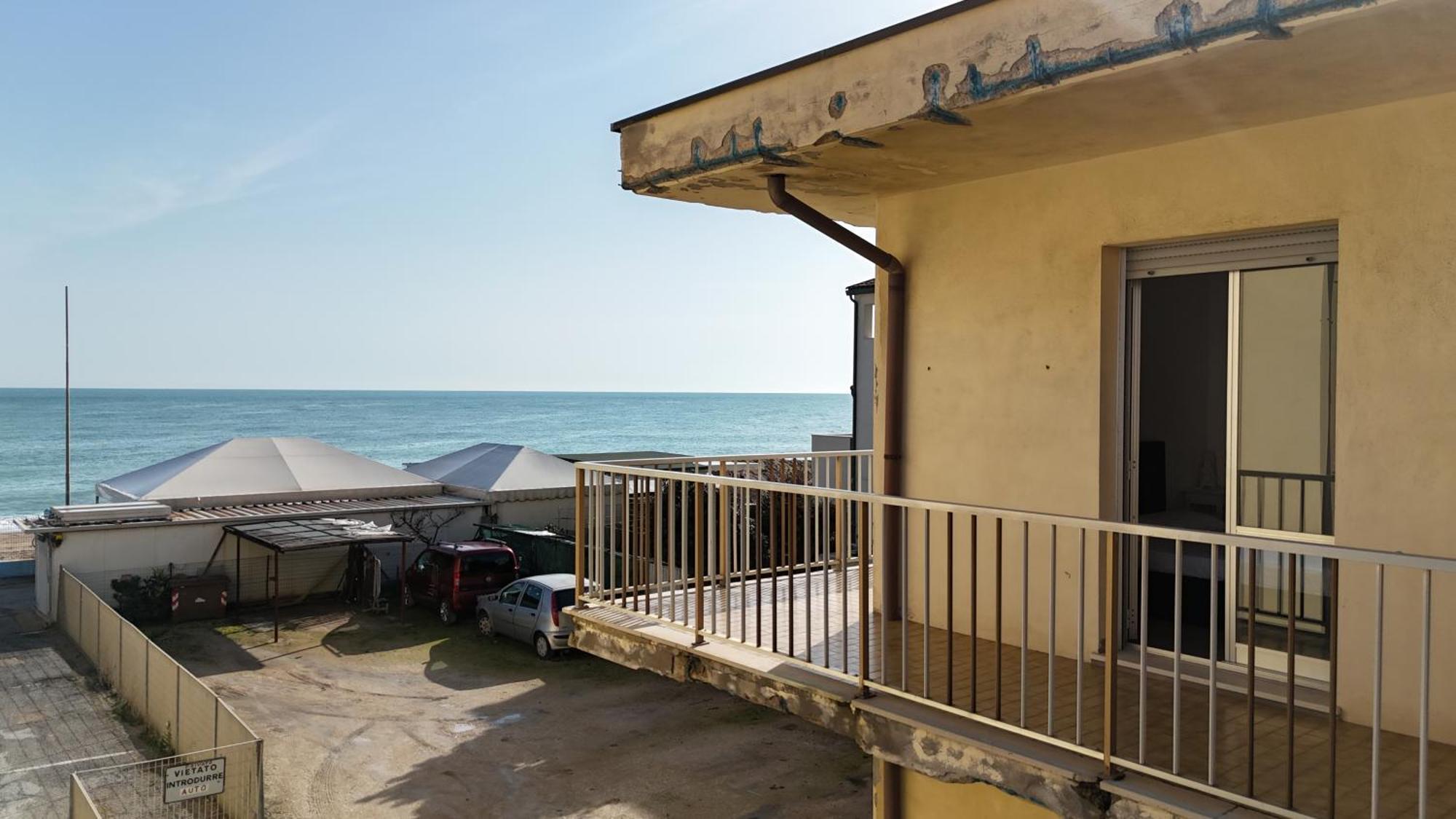 Trilocale Centro Fronte Mare - M223 * Marcelli