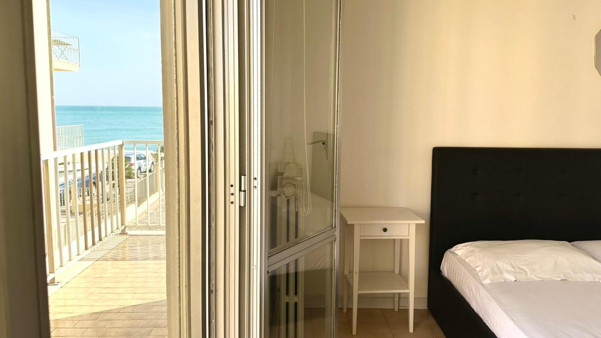 Trilocale Centro Fronte Mare - M223 *