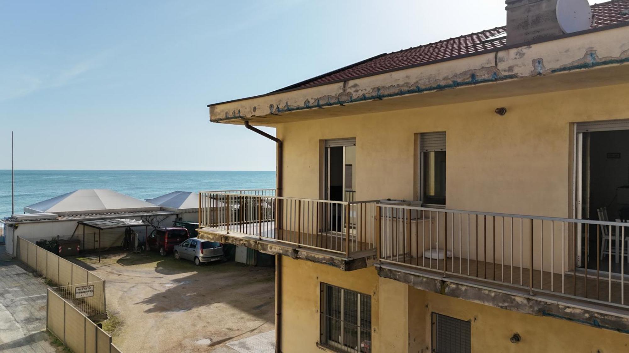 Trilocale Centro Fronte Mare - M223 * Marcelli